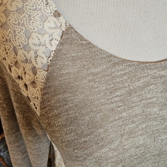 UMGEE pullover sweater with crochet accents size med. - Picture 6 of 7